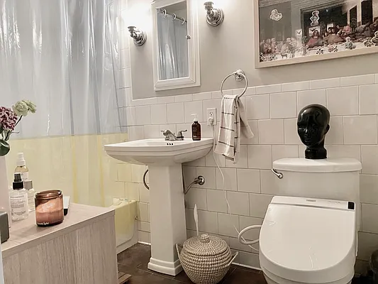 Rented by A P Realty Group NY LTD | media 20