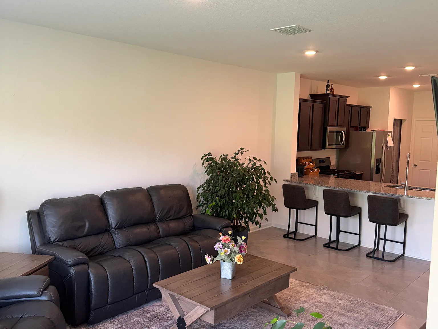 2 bed, 2.5 bath, 1210 sqft, $2,300 — Photo 2