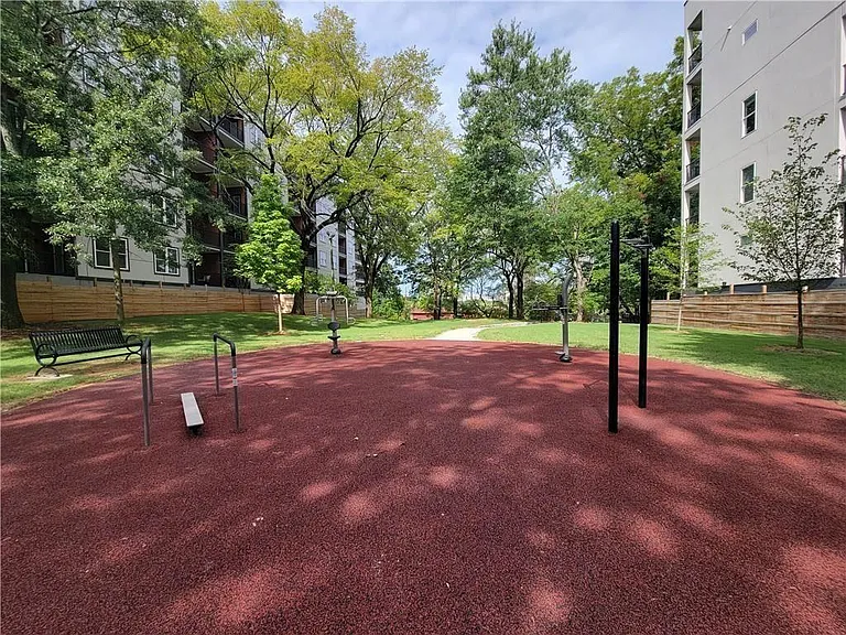 525 Parkway Dr #306 — Photo 13