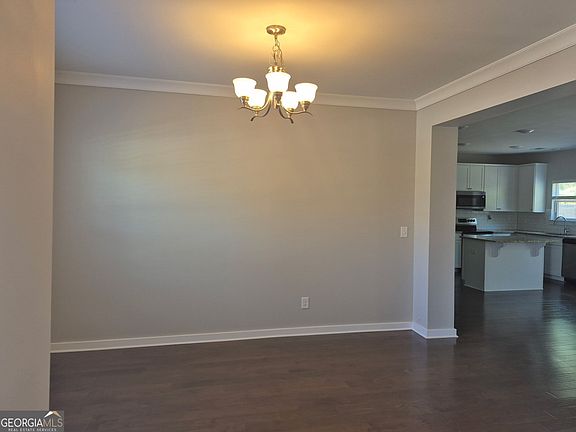 4th image of 3213 Camden Ct S