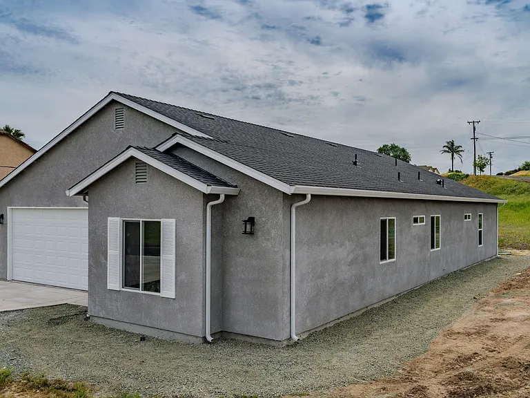 2426 Village Dr — Photo 44