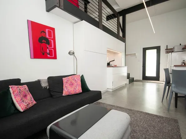 563 Union St, Vancouver, BC V6A 2B7