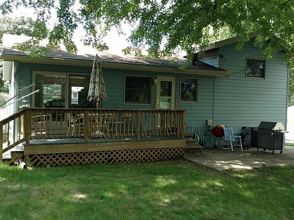 2nd image of 2208 Allan St