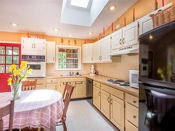 5th image of 4360 Calevares Dr