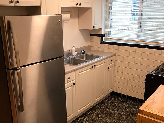 2nd image of 2822 Lawndale Ave APT 3