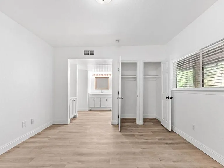 1000 Estes St #22 — Photo 14