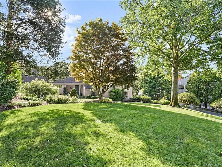 12 Signal Ln — Photo 3