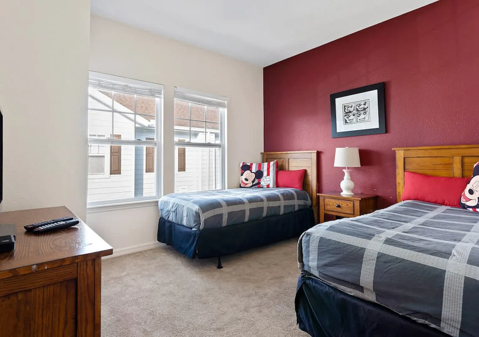Welcoming 4 BR Sleeps 10 Guests — Photo 2