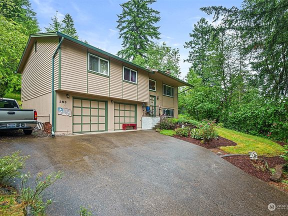 3rd image of 363 SE Canyon Drive