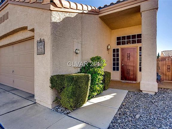 3rd image of 923 Centaur Ave