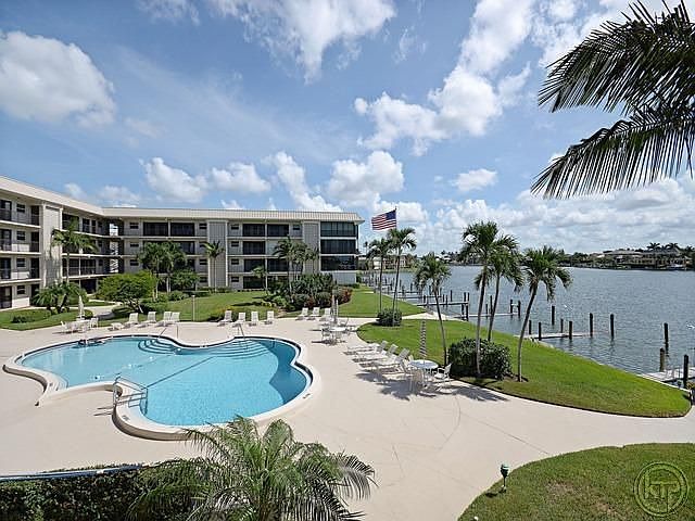 1st image of 3200 Gulf Shore Blvd N