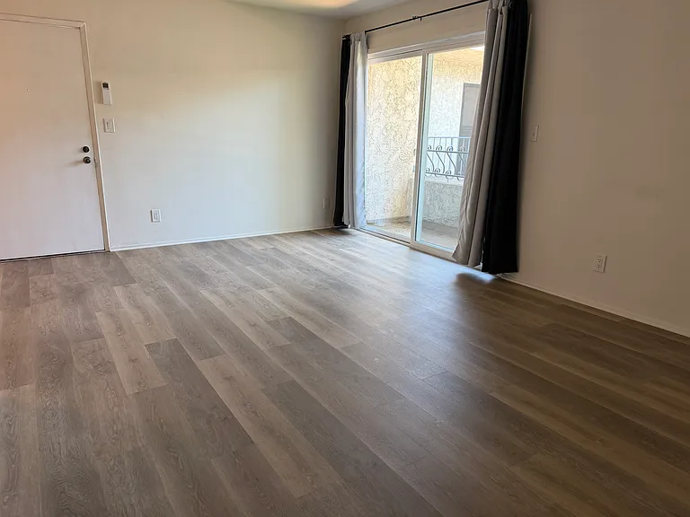 Living/home office area
