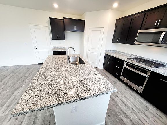 4th image of 940 Osprey Dr