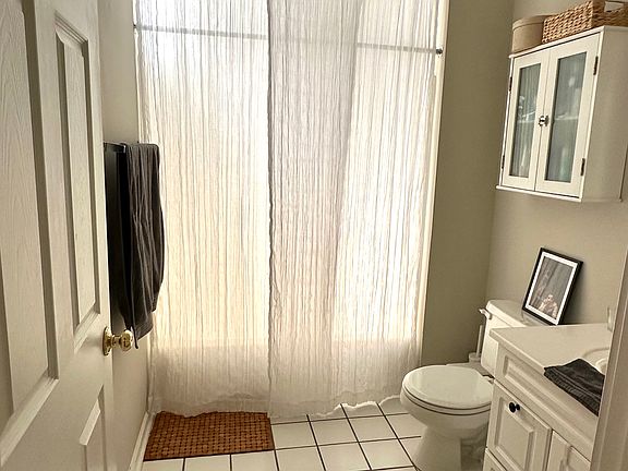 5th image of 2744 N Francisco Ave #2