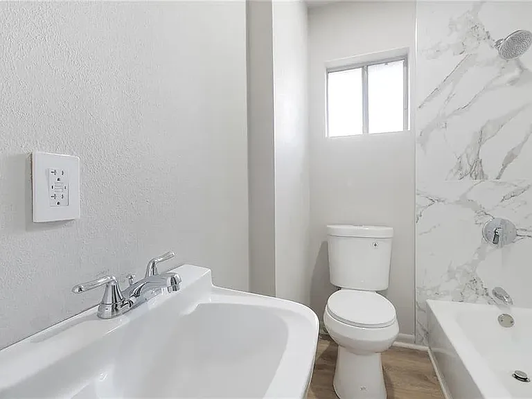 220 Grove Ave — Photo 9