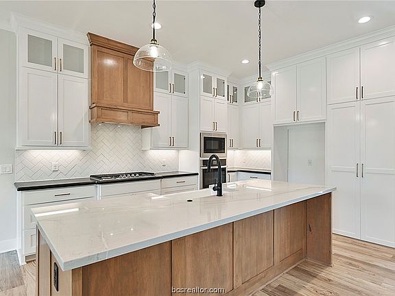 3rd image of 7484 Garrison Creek Dr