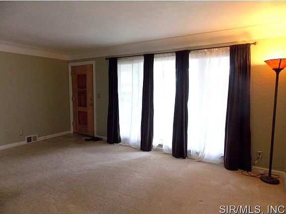 4th image of 404 S Hilgard St