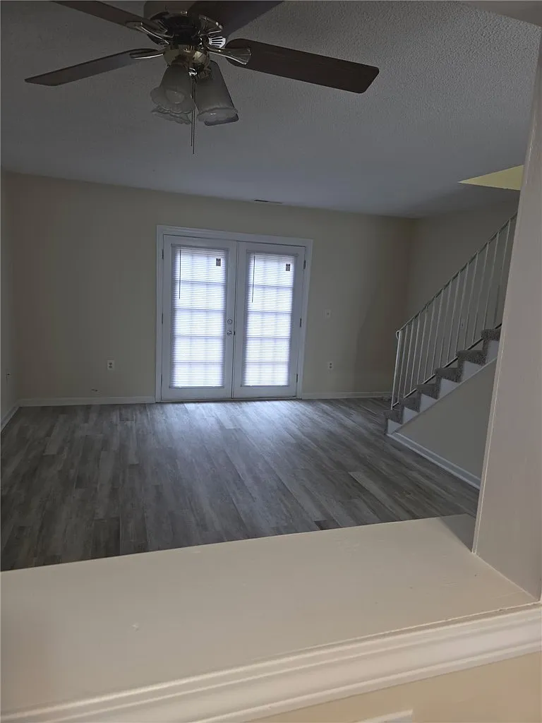 2 bed, 1.5 bath, $1,150 — Photo 2