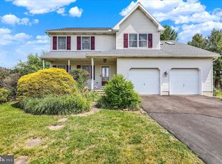 601 Maplewood Dr, Douglassville, PA 19518