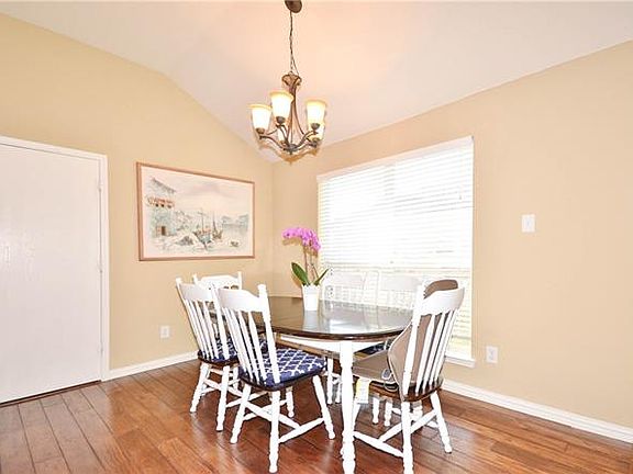 5th image of 102 Canyon Ct