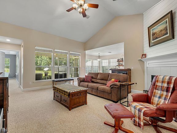 3rd image of 1080 Winter Ln