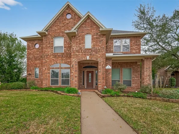 51 English Oak Ct, Lake Jackson, TX 77566