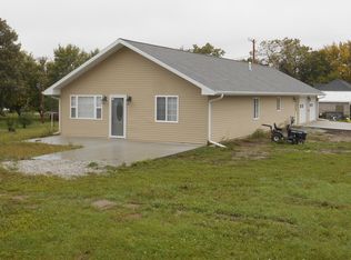 912 Q St, Neligh, NE 68756