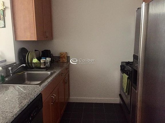 3rd image of 420 W 42nd St APT 30G