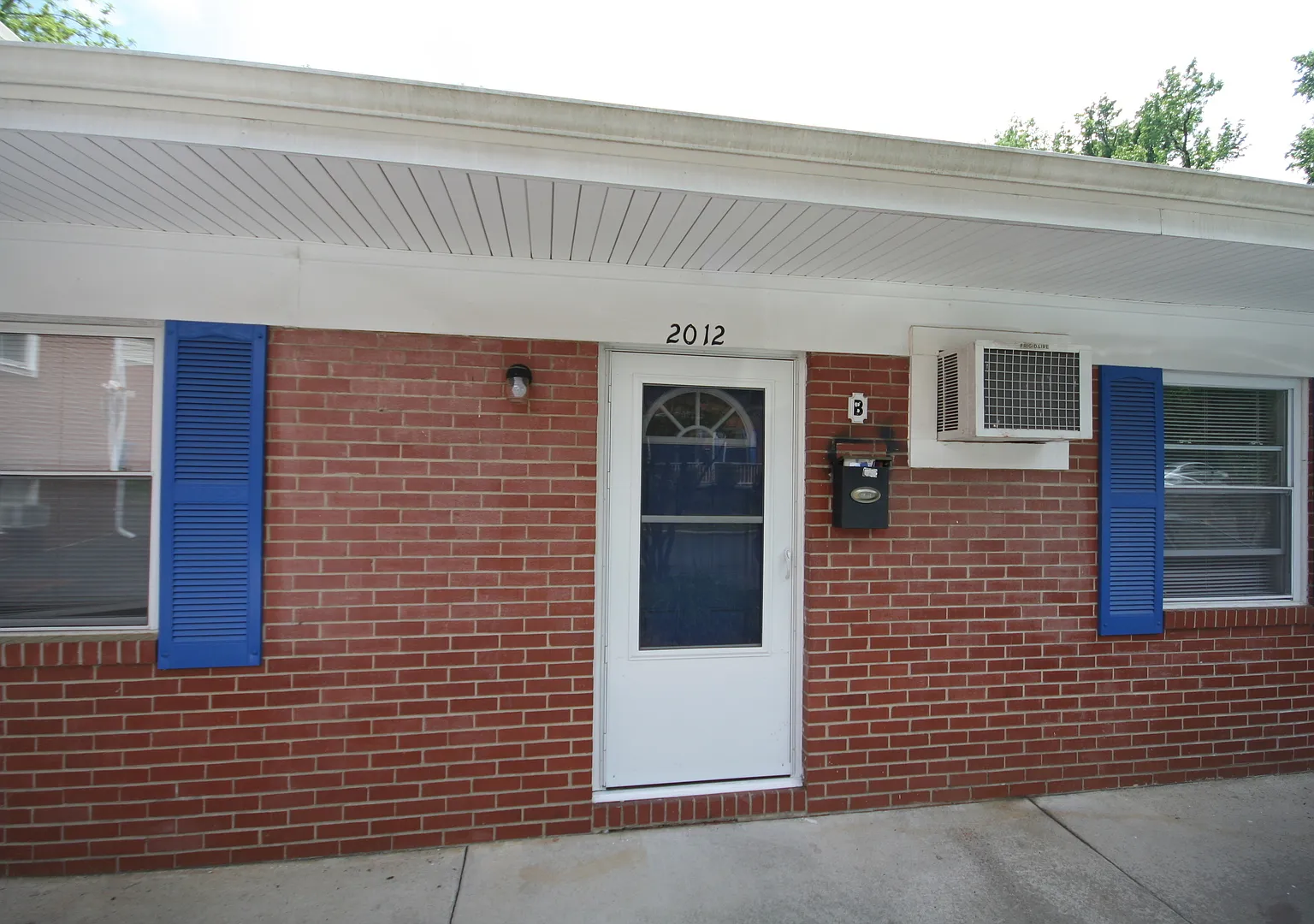 Elmwood — Photo 1