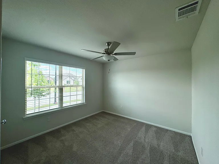 1424 Avalon Ct — Photo 7