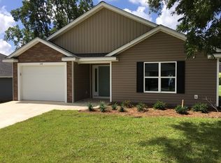106 Grove Pointe Dr, Thomasville, GA 31792