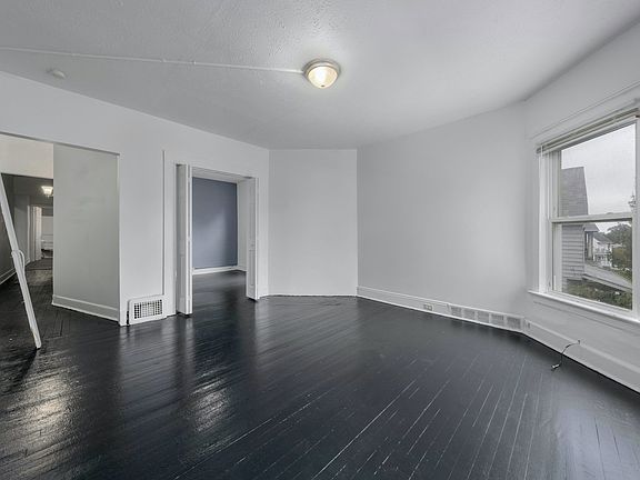 4th image of 1434 W 112th St #3