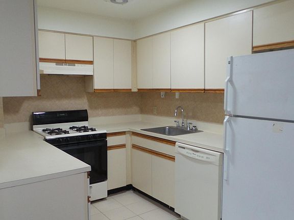 3rd image of 907 117th St Floor 2