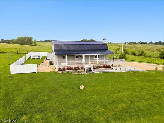 3rd image of 41725 Mount Hope Rd