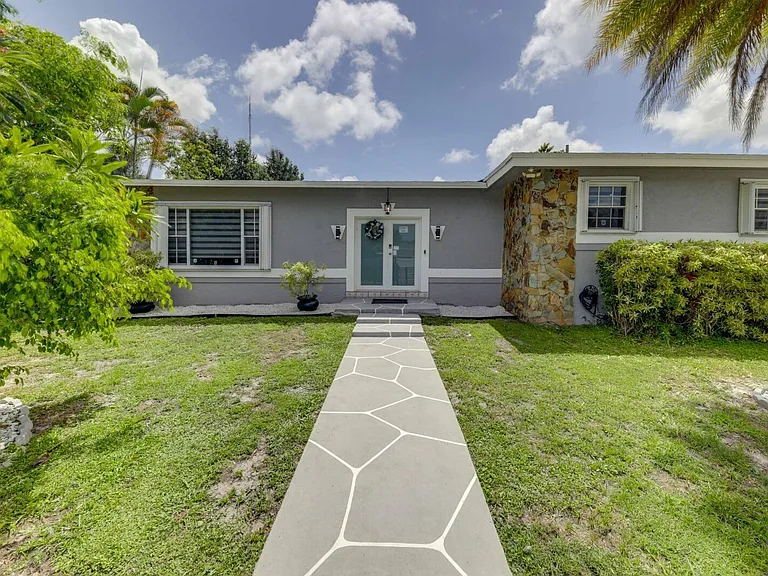 3609 SW 58th Ave — Photo 1