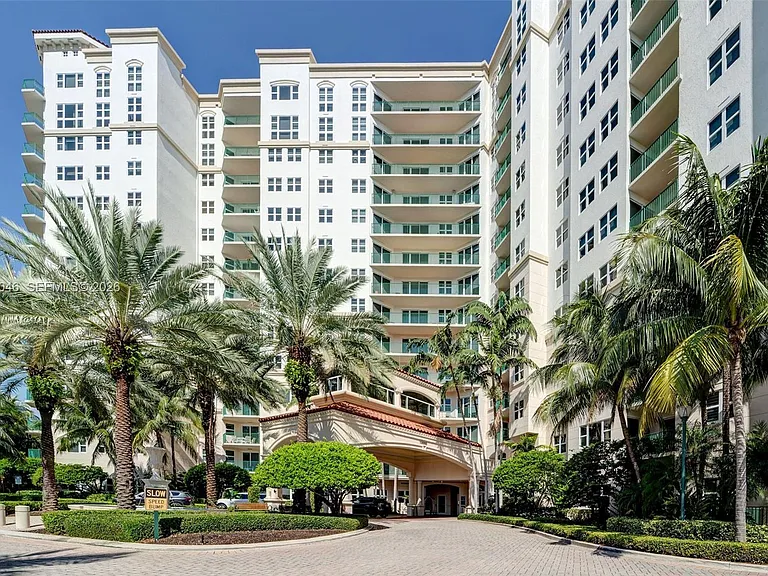 19900 E Country Club Dr #610 — Photo 40