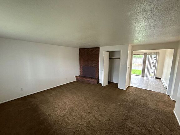 3rd image of 3920 Iberis St NE