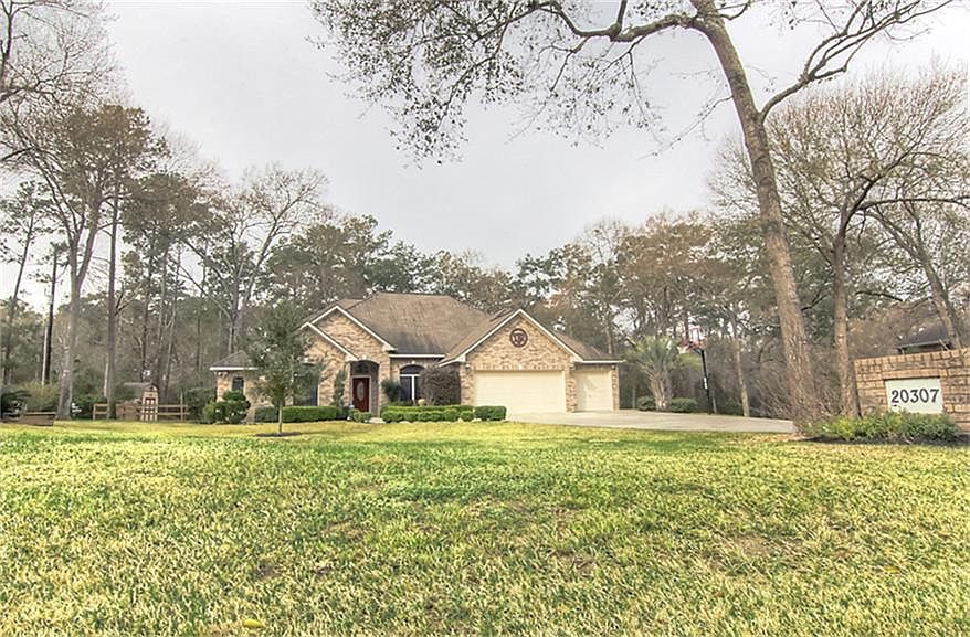 Beautiful 1 Story on 1.1593 acre lot!