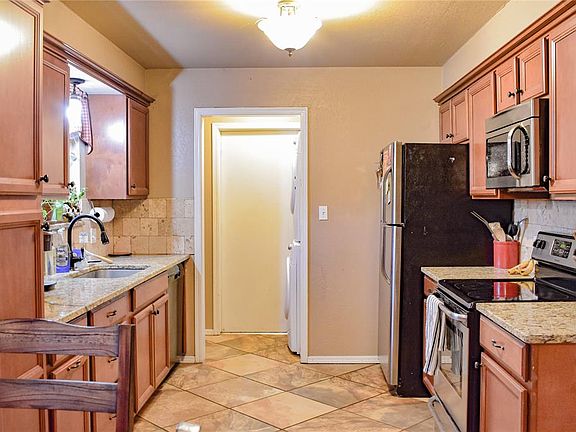 4th image of 19 Liberty Ln