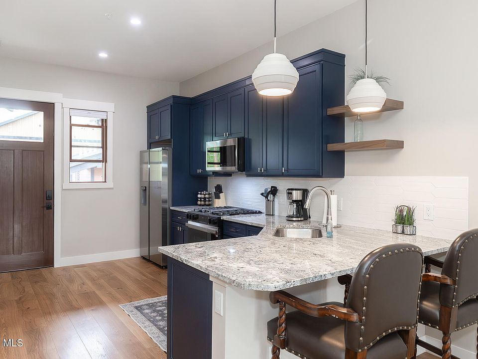 1st image of 505 GRAND Avenue #204