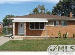 27375 W Crestmont St, Roseville, MI 48066