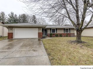 88 Cottonwood Dr, Chatham, IL 62629