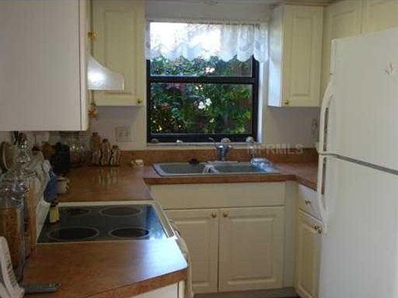2nd image of 2354 Eugene St