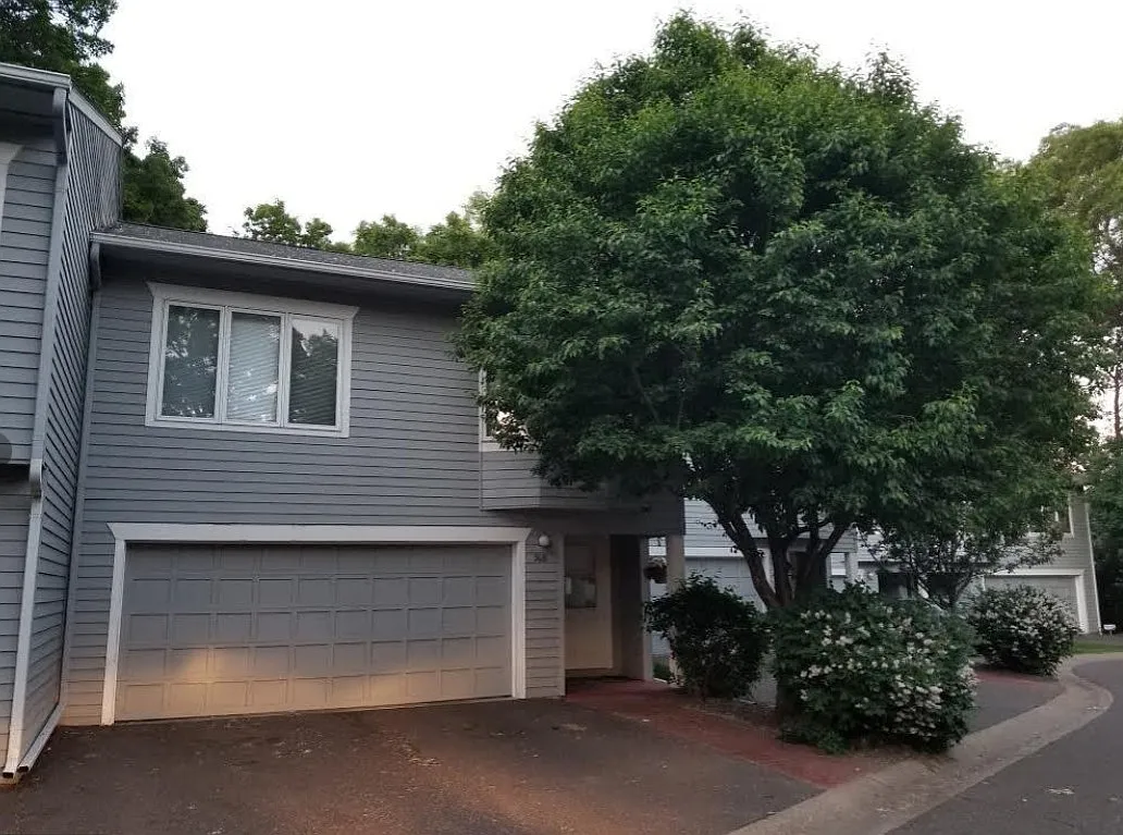 2 bed, 1096 sqft, $1,800 — Photo 1