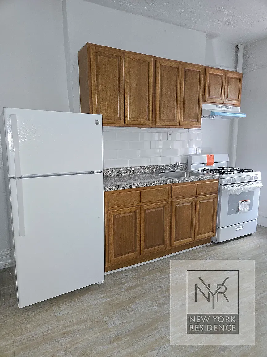 731 Gerard Avenue — Photo 2