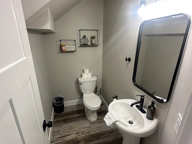 525 N 4th St #4 — Photo 7