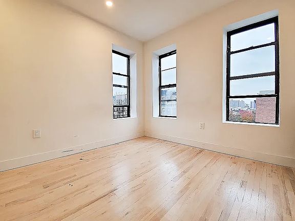 3rd image of 1734 Amsterdam Ave #5G
