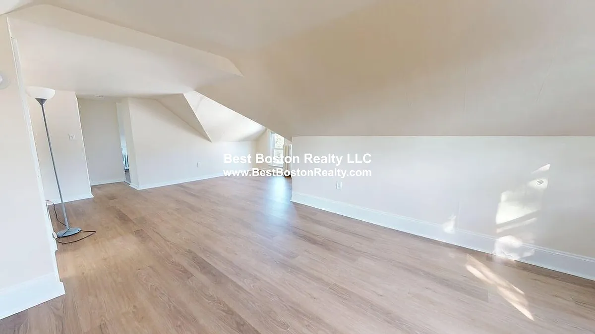Building Photo - 107 Warren St #2