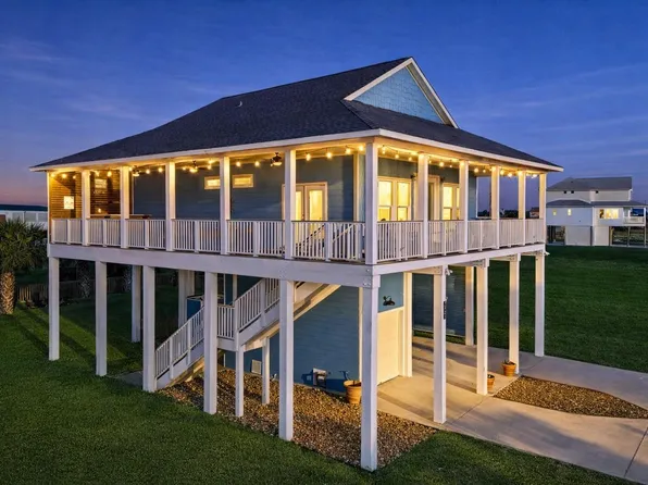 3931 Laguna Dr, Galveston, TX 77554