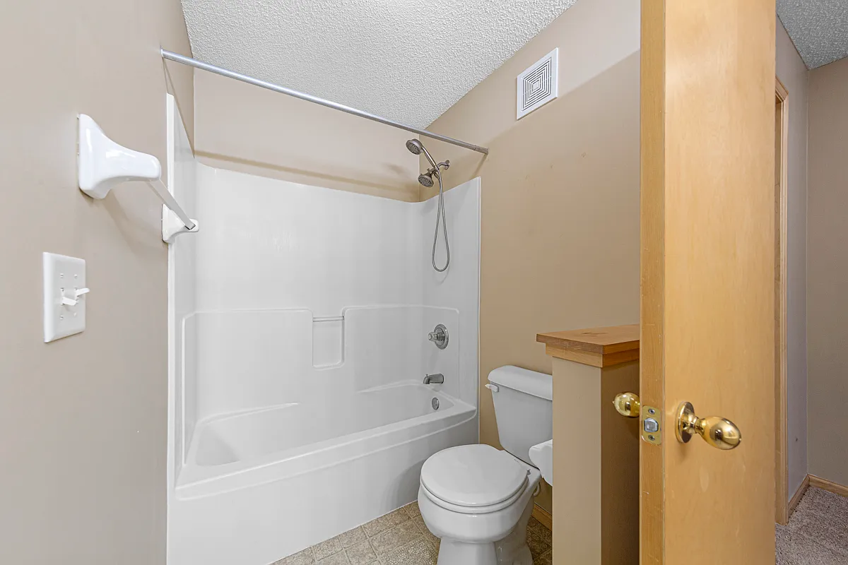 Building Photo - 1556 Independence Dr #202